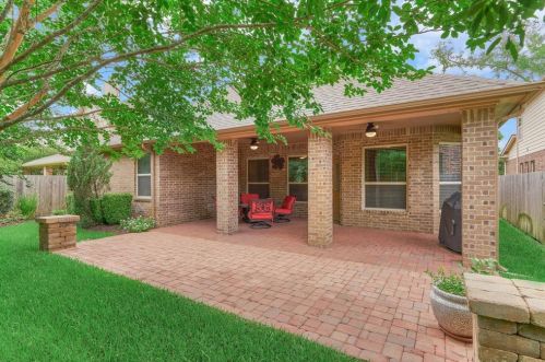 106 Deer Crossing Ct, Conroe TX  77384-2104 exterior