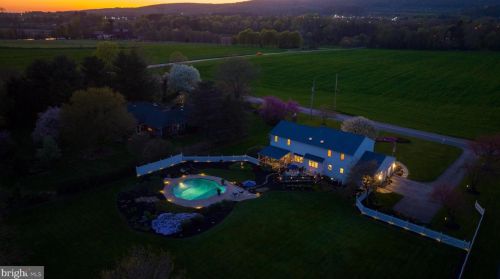 4536 Valley Acres Rd, York, PA 17406-9379