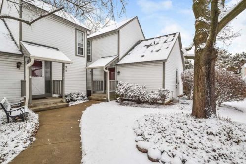 944 Chase Ct, Gurnee, IL 60031-3123