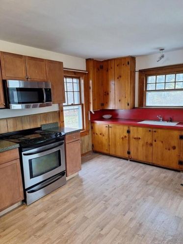 342 Monroe Tpke, Upper Stepney CT  06468-2245 exterior
