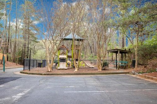 5175 Falcon Chase Ln, Atlanta GA  30342-2155 exterior