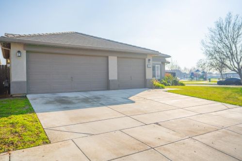 679 Apricot Ct, Los Banos, CA 93635-9691