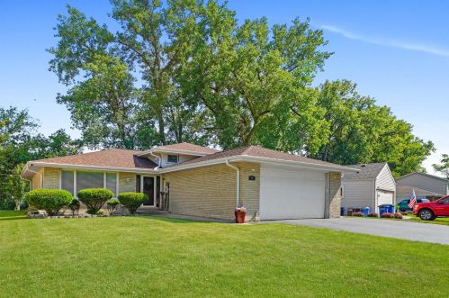 10111 Eleanor Ave, Palos Hills, IL 60465-1461