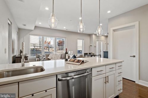 2563 Grays Ferry Ave, Philadelphia, PA 19146-2331