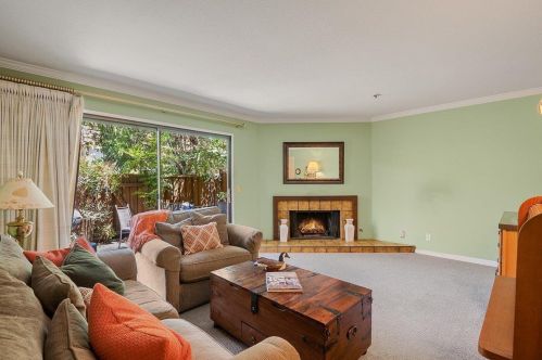 881 Jordan Ave, Los Altos, CA 94022-1414