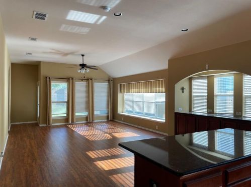 1217 Inglewood Dr, Midlothian TX  76063-5748 exterior