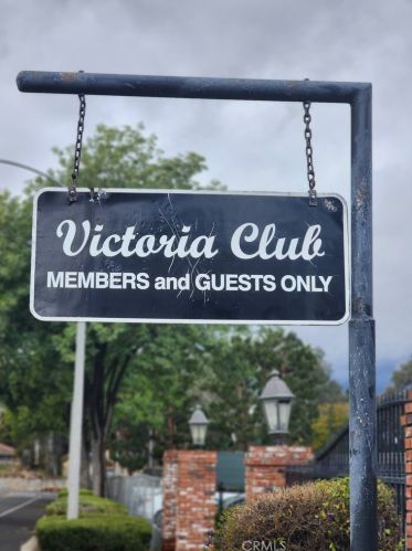 5216 Victoria Ave, Riverside CA  92506-1565 exterior