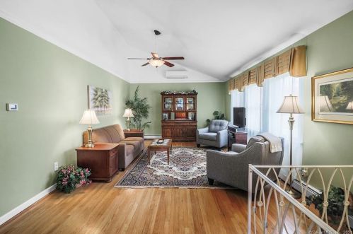 23 Surrey Dr, Norwalk, CT 06851-3211