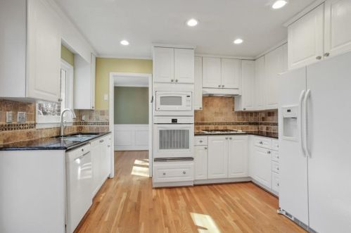 6768 Lockridge Dr, Atlanta GA  30360-1561 exterior
