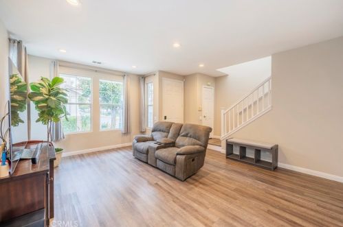 2190 Cherrywood Ln, Anaheim CA  92804-2490 exterior
