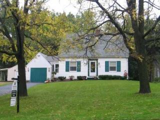 213 Walnut St, Green Oaks, IL 60048-1339