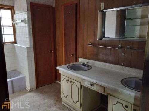 251 New St, Soperton, GA 30457-2608