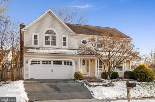 6227 Stonehunt Pl, Clifton, VA 20124-2332