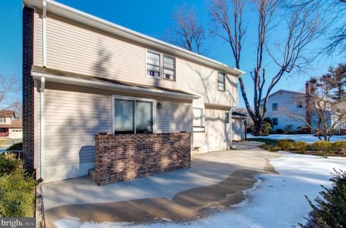 11 Cavalier Dr, Trenton NJ  08619-1357 exterior