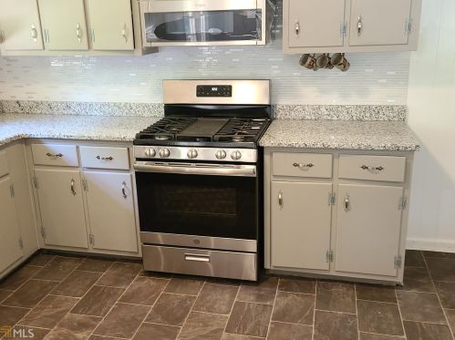 6427 Bennett Dr, Rex GA 30273-1723 exterior