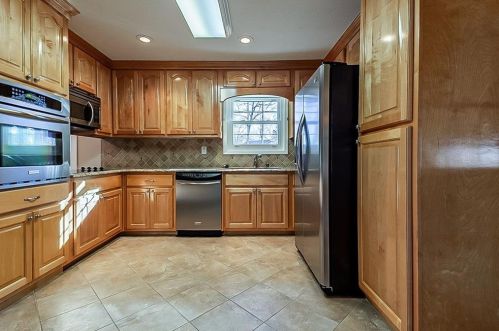 131 Creek Cir, Stockbridge GA  30281-3320 exterior