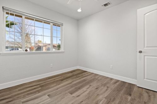8716 Lodestone Cir, Elk Grove CA  95624-2520 exterior