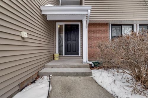 107 Windwood Ct, Buffalo Grove, IL 60089-1587