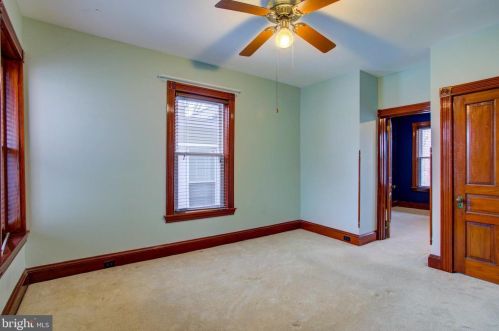 827 Walnut St, Lancaster PA  17602-2436 exterior