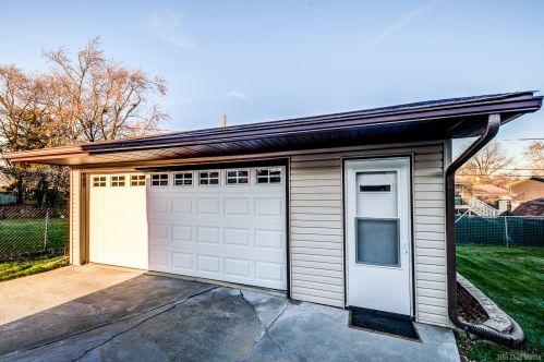 5800 Albert Dr, Oak Forest, IL 60452-2806