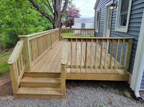 17 Spencer Dr, Middletown CT  06457-3537 exterior