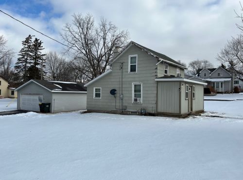 300 Jefferson Ave, Pingree Grove IL  60140-7639 exterior