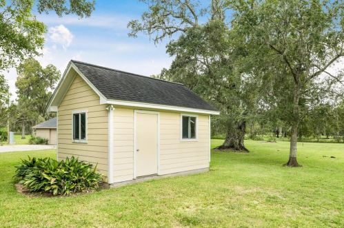 359 Westwood Rd, Angleton TX 77515-7468 exterior