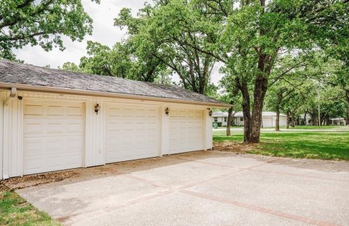 211 Oaklawn Ave, Nocona TX 76255-3109 exterior