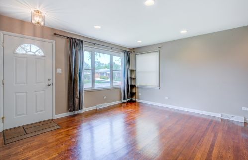 2405 Cedar St, Rolling Meadows, IL 60008-3417