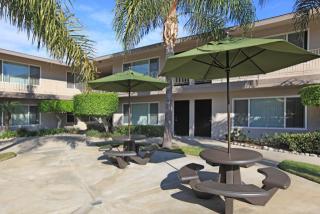 401 Atlanta Ave, Huntington Beach CA  92648-5306 exterior