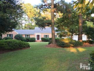 318 Fox Lake Dr, Clinton, NC 28328-3110