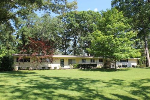 206 Lakewood Dr, Tullahoma, TN 37388-5228