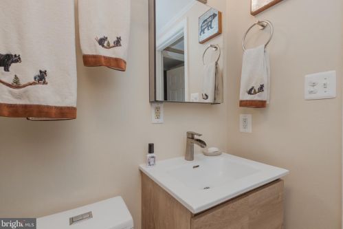 49 Pileated Woodpecker Ln, Hedgesville WV  25427-5384 exterior