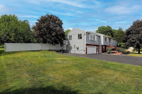 2 Macera Farm Rd, Providence, RI 02919-5827