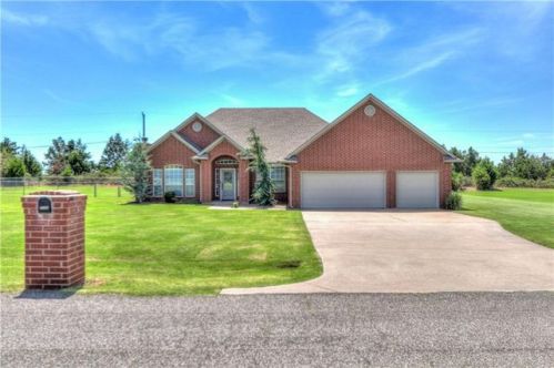 2108 South Lake View Ln, Mustang, OK 73064-6818