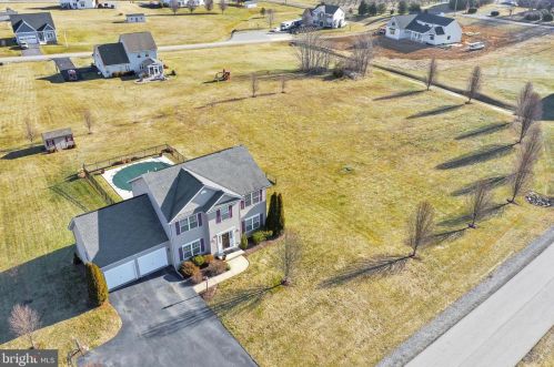 67 Tinning Ct, Hedgesville WV 25427-7367 exterior