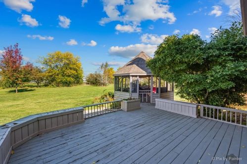 7 Crestview Dr, Oswego IL  60543-9475 exterior