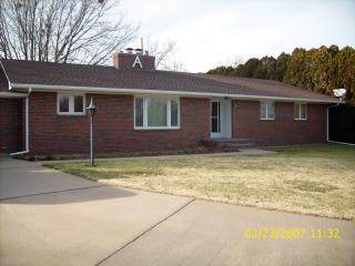 314 Meadowlark Dr, Lyons, KS 67554-3709