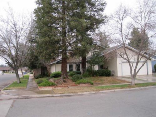 284 Niles Ave, Fresno, CA 93720-2070