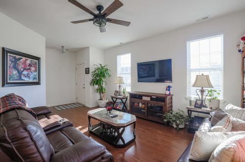 1590 Hannah Ln, Pingree Grove, IL 60140-5415