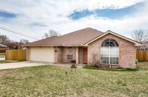 6601 Basswood Dr, Fort Worth, TX 76135-1547