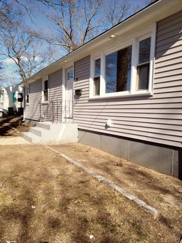 70 Adrian St, Warwick, RI 02886-2404