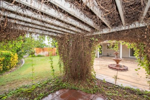 6375 Westview Dr, Riverside CA  92506-5325 exterior