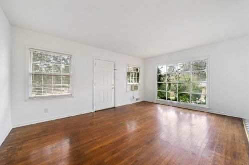 521 Allen Rd, Atlanta GA  30328-4842 exterior