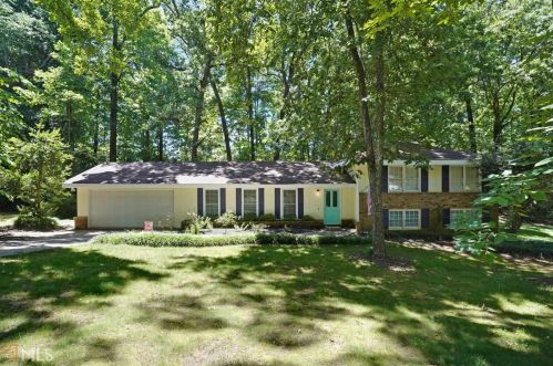 716 Shadybrook Dr, Marietta, GA 30066-6213