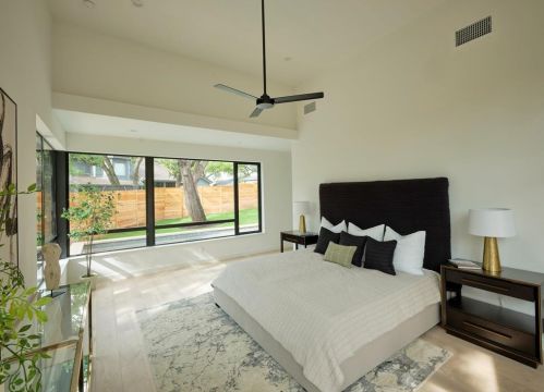 2721 Barton Skwy, Austin TX  78704-4647 exterior