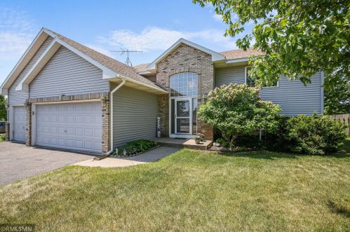 9893 Park Place Dr, Monticello, MN 55362-8611