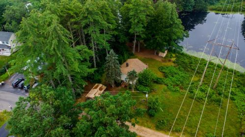 38 Wayne Dr, Weare, NH 03281-5935