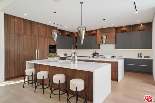 4736 Burnet Ave, Van Nuys CA  91403-2412 exterior