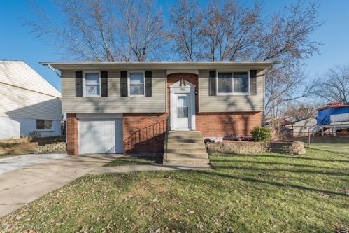 715 Wildwood Ln, Streamwood, IL 60107-2049